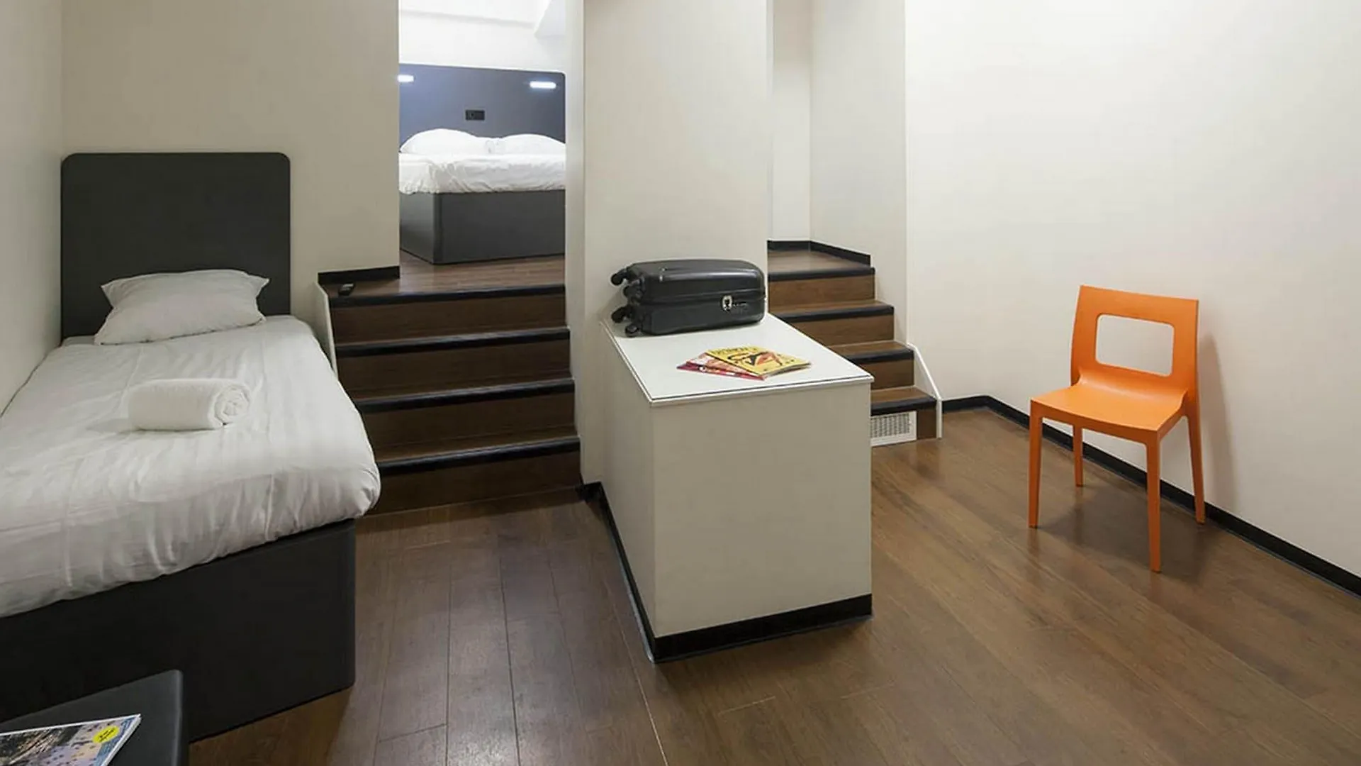 Easyhotel Rotterdam City Centre 2*,