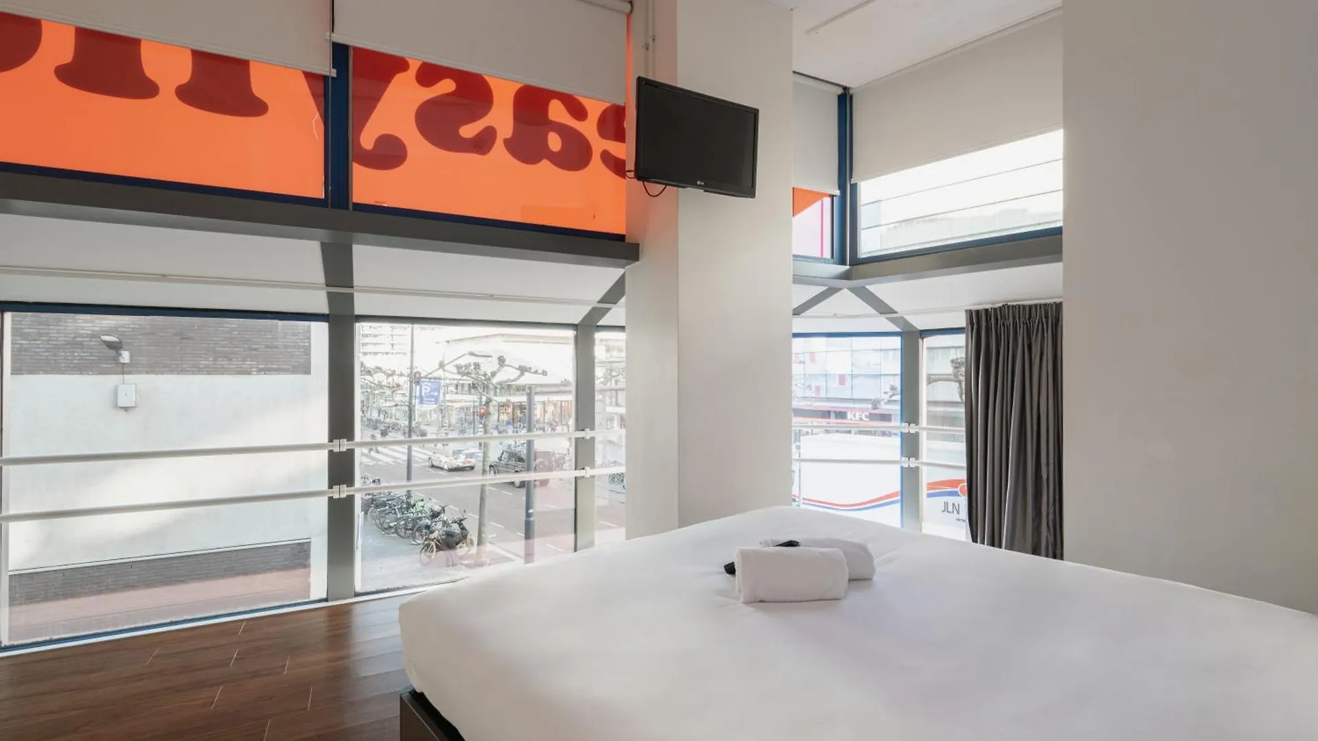 Easyhotel Rotterdam City Centre 2*,